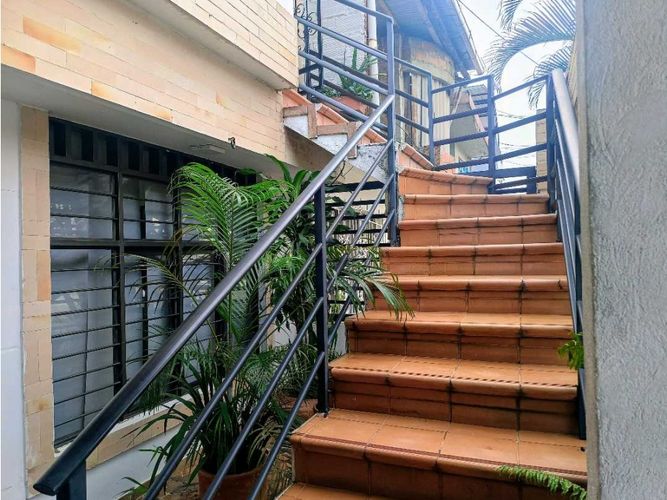 Casa de 8 alcobas en venta en Villa Del Lago, Cali, 385 m² · foto 14 de 24