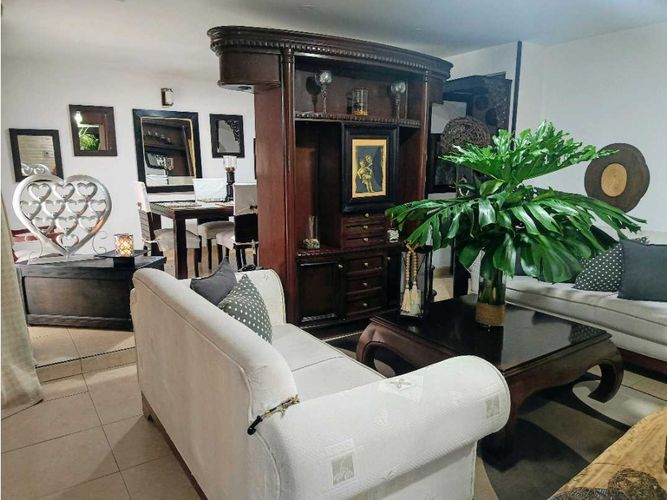 Casa de 8 alcobas en venta en Villa Del Lago, Cali, 385 m² · foto 16 de 24