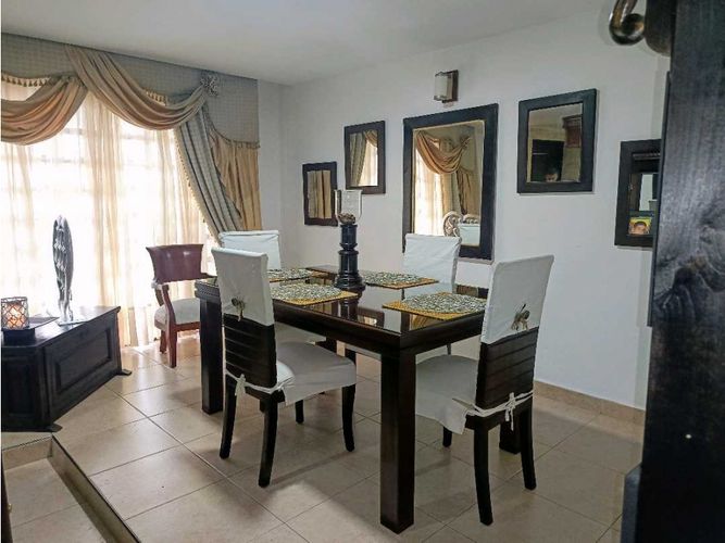 Casa de 8 alcobas en venta en Villa Del Lago, Cali, 385 m² · foto 18 de 24
