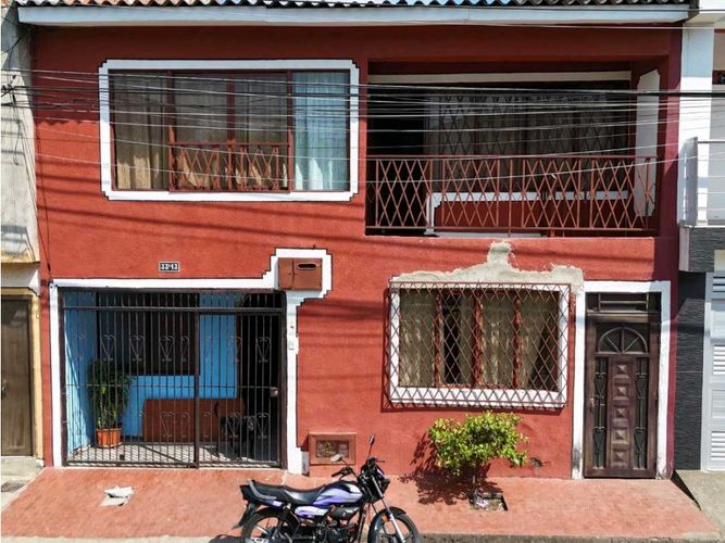 Casa de 6 alcobas en venta en La Floresta, Cali, 250 m² · foto 1 de 19