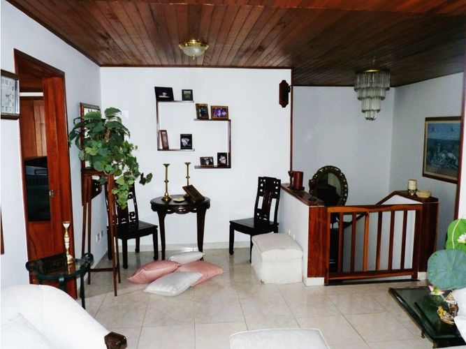 Casa de 3 alcobas en venta en Santa Teresita, Cali, 260 m² · foto 6 de 9