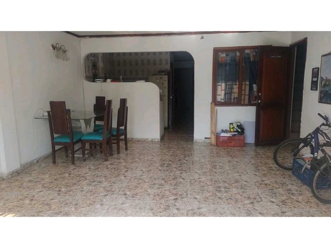 Casa de 8 alcobas en venta en Troncal, Cali, 250 m² · foto 2 de 10