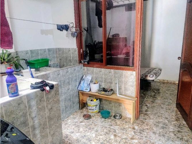 Casa de 8 alcobas en venta en Troncal, Cali, 250 m² · foto 8 de 10