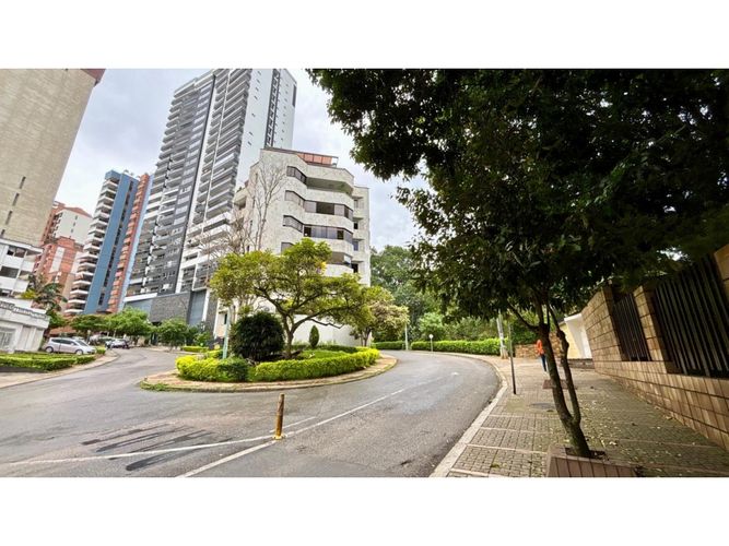 Apartamento de 4 alcobas en venta en Cabecera Del Llano, Bucaramanga, 235 m² · foto 2 de 24