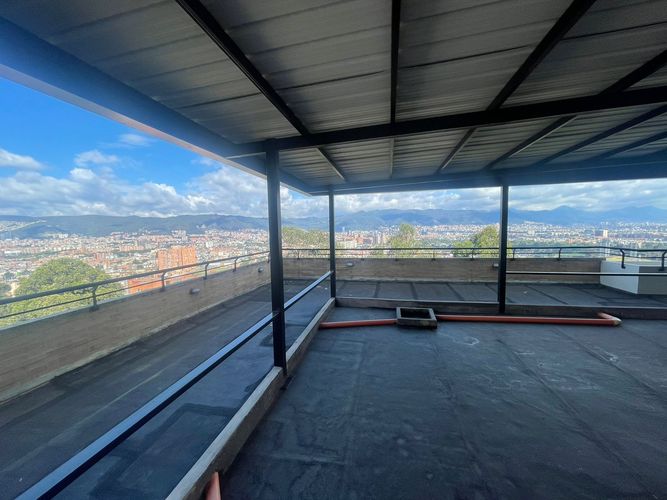 Apartamento de 3 alcobas en venta en Cerros De Suba, Bogotá, 245 m² · foto 4 de 12
