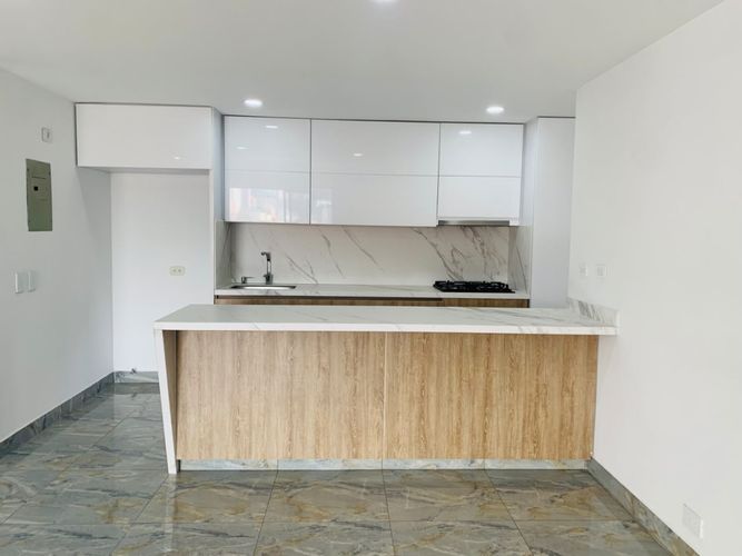 Apartamento de 4 alcobas en arriendo en Patio Bonito, Medellín, 132 m² · foto 2 de 16