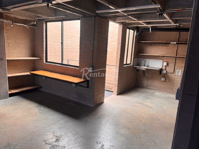 Bodega en venta en Trinidad, Medellín, 322 m² · foto 21 de 24