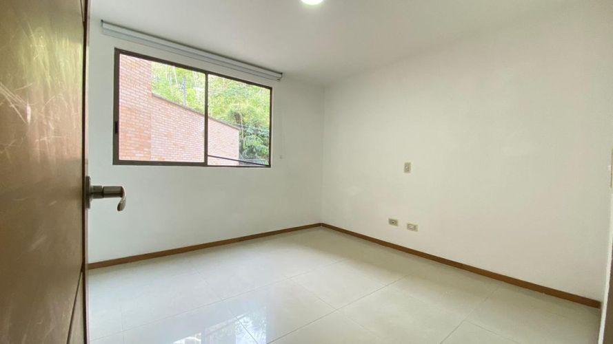 Apartamento de 3 alcobas en venta en Las Lomitas, Sabaneta, 97 m² · foto 13 de 20