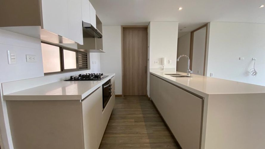Apartamento de 2 alcobas en arriendo en El Poblado, Medellín, 100 m² · foto 4 de 18