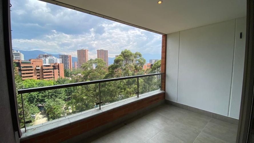 Apartamento de 2 alcobas en arriendo en El Poblado, Medellín, 100 m² · foto 10 de 18