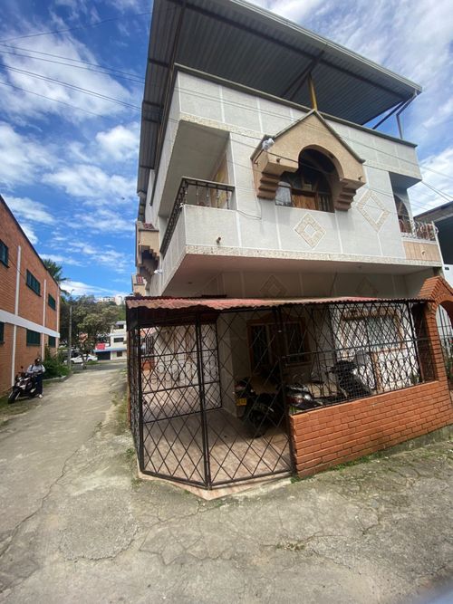 Apartamento de 6 alcobas en venta en El Carmen I, Floridablanca, 126 m² · foto 2 de 22