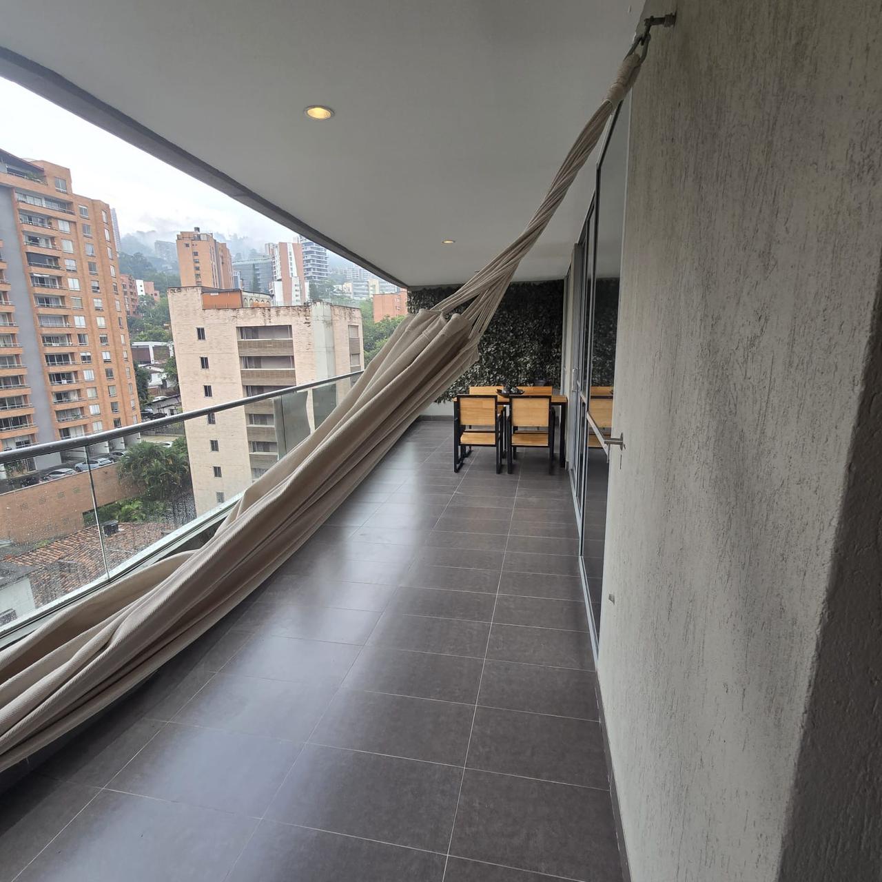 Apartamento en arriendo en Lalinde, Medellín · foto 3 de 10
