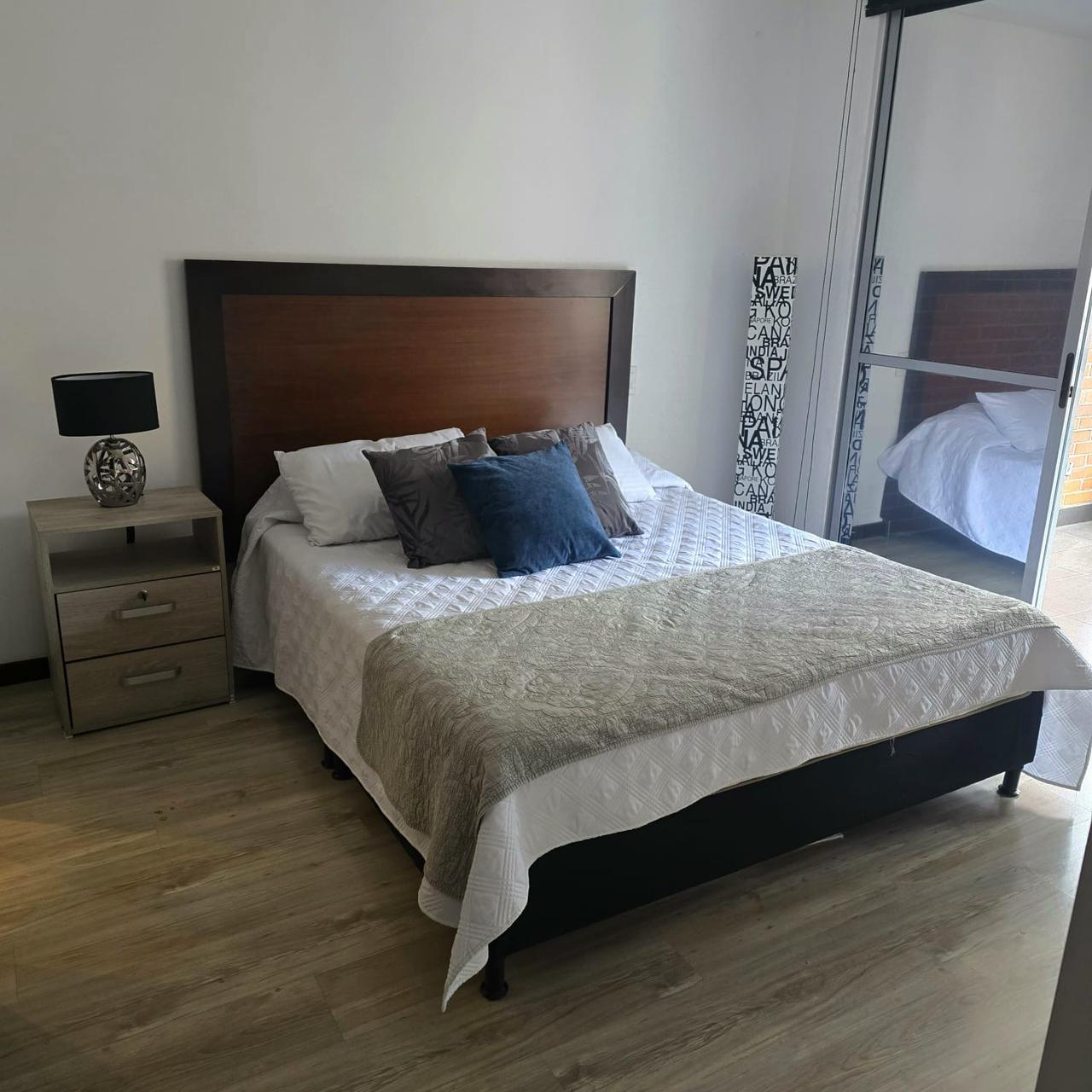 Apartamento en arriendo en Lalinde, Medellín · foto 7 de 10