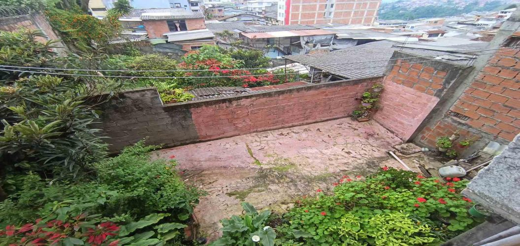 Lote en venta en El Centro, Manizales, 198 m² · foto 2 de 5