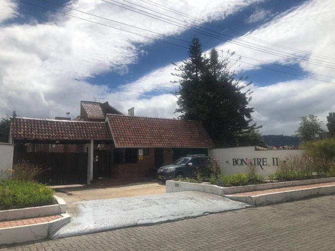 Casa de 3 alcobas en venta en San Jose De Bavaria, Bogotá, 270 m² · foto 2 de 24