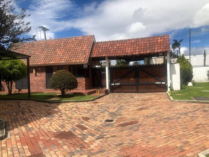 Casa de 3 alcobas en venta en San Jose De Bavaria, Bogotá, 270 m² · foto 3 de 24