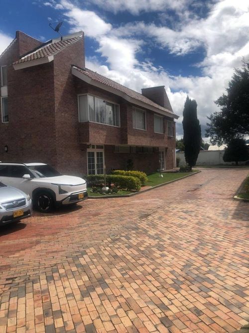 Casa de 3 alcobas en venta en San Jose De Bavaria, Bogotá, 270 m² · foto 5 de 24