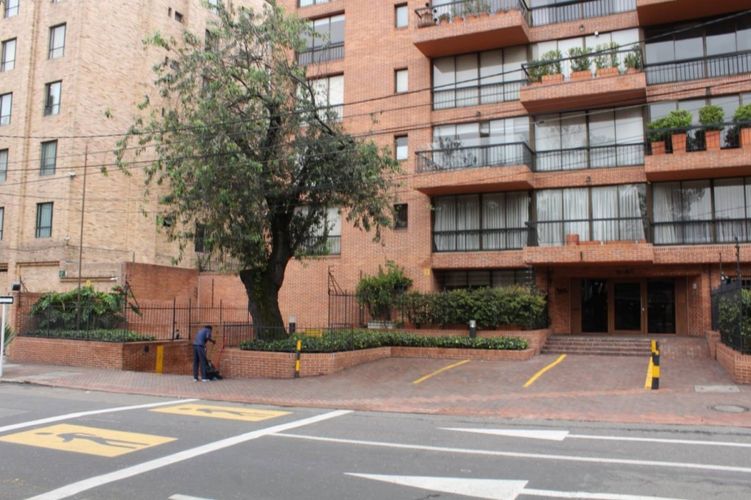 Apartamento de 4 alcobas en venta en Emaus, Bogotá, 327 m² · foto 2 de 24
