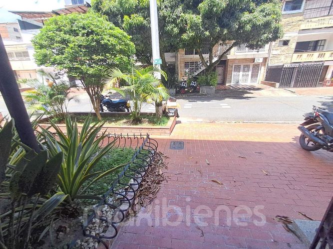 Local en arriendo en Los Colores, Medellín, 35 m² · foto 6 de 8