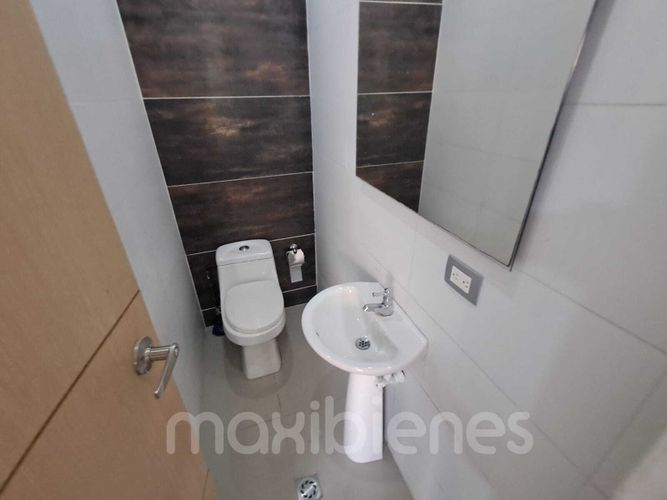 Local en arriendo en Los Colores, Medellín, 35 m² · foto 7 de 8