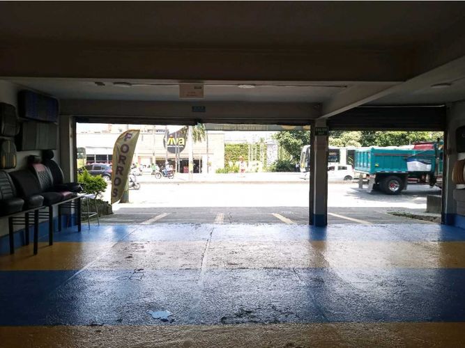 Local en arriendo en Laureles, Medellín, 180 m² · foto 2 de 5