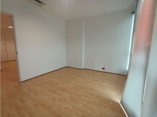 Oficina en arriendo en El Tesoro, Medellín, 33 m² · foto 3 de 12