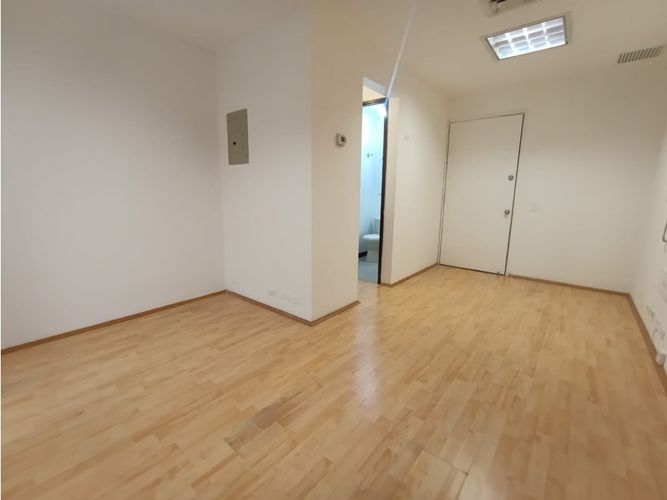 Oficina en arriendo en El Tesoro, Medellín, 33 m² · foto 4 de 12