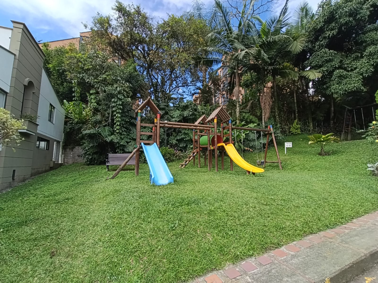 Casa en Arriendo en Camino Verde, Envigado