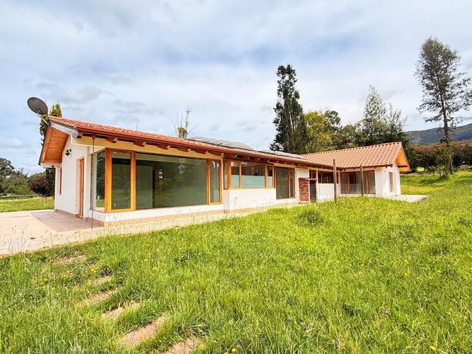 Casa de 3 alcobas en venta en Pueblo Viejo, Cota, 387 m² · foto 3 de 13