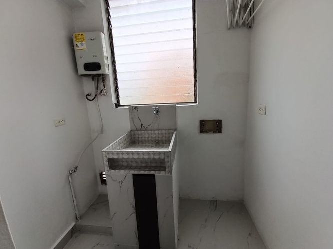 Apartamento de 3 alcobas en arriendo en Gascuña, Envigado, 85 m² · foto 3 de 13