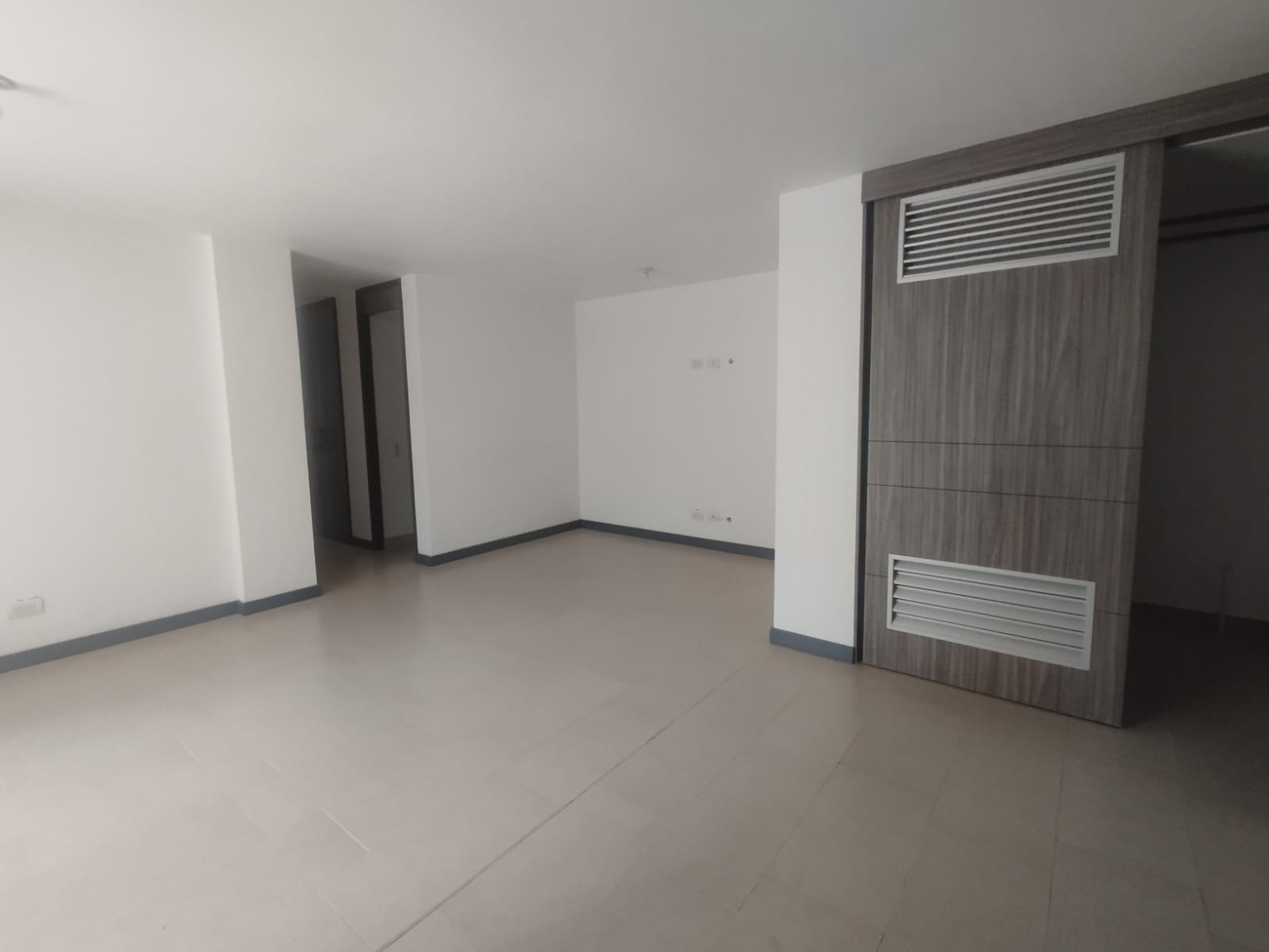 Apartamento en arriendo en Loma Del Escobero, Envigado · foto 3 de 15