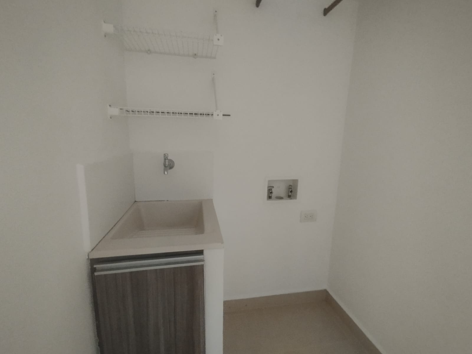 Apartamento en arriendo en Loma Del Escobero, Envigado · foto 4 de 15