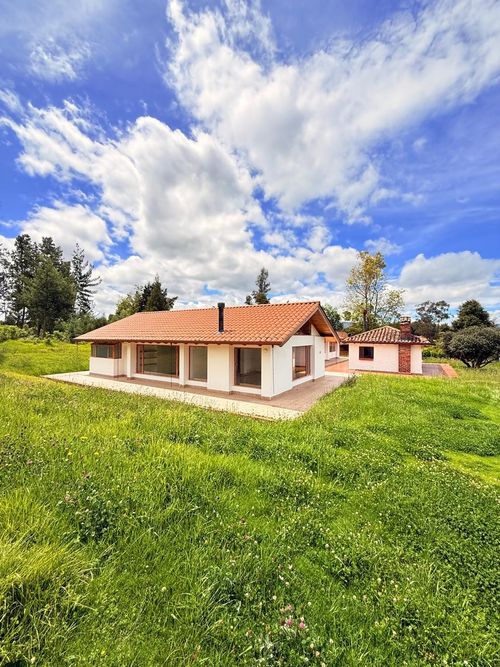 Casa de 3 alcobas en venta en Pueblo Viejo, Cota, 387 m² · foto 2 de 13