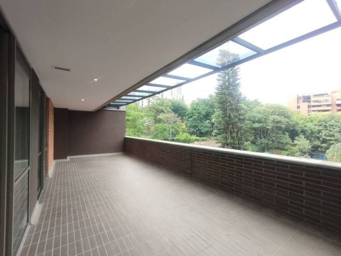 Apartamento de 1 alcoba en arriendo en Los Balsos, Medellín, 97 m² · foto 4 de 13