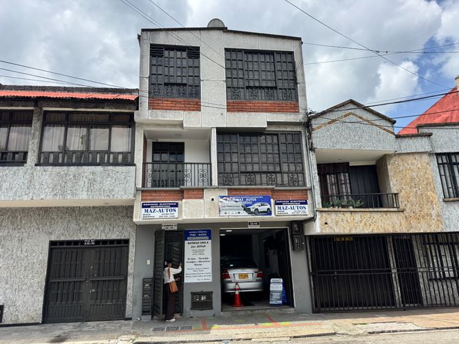 Casa de 5 alcobas en venta en San Jose, Armenia, 275 m² · foto 2 de 24