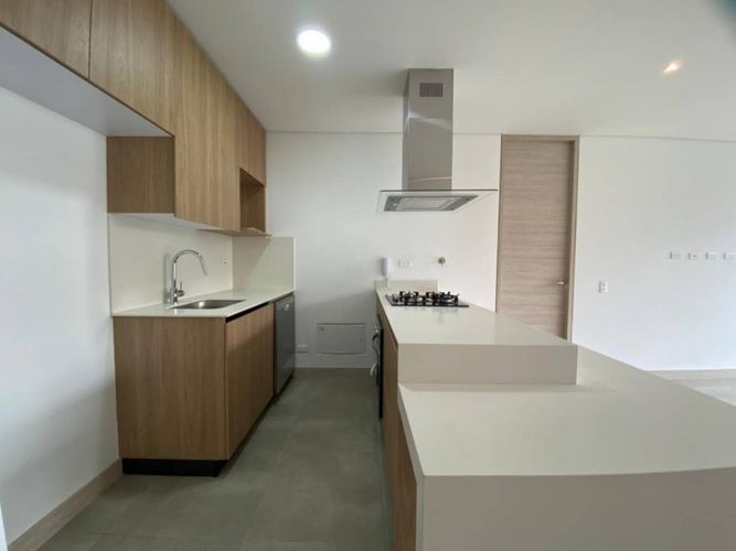 Apartamento de 2 alcobas en arriendo en El Poblado, Medellín, 87 m² · foto 2 de 21