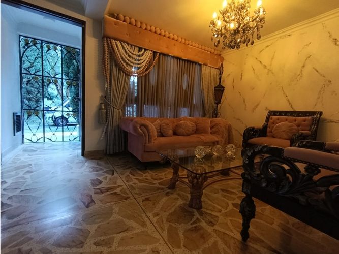 Casa de 5 alcobas en venta en Belén Fatima, Medellín, 456 m² · foto 2 de 24