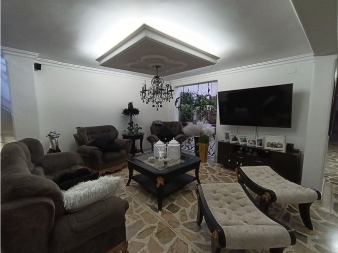 Casa de 5 alcobas en venta en Belén Fatima, Medellín, 456 m² · foto 9 de 24