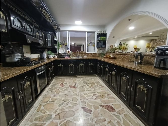 Casa de 5 alcobas en venta en Belén Fatima, Medellín, 456 m² · foto 11 de 24