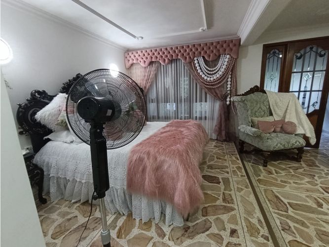 Casa de 5 alcobas en venta en Belén Fatima, Medellín, 456 m² · foto 18 de 24