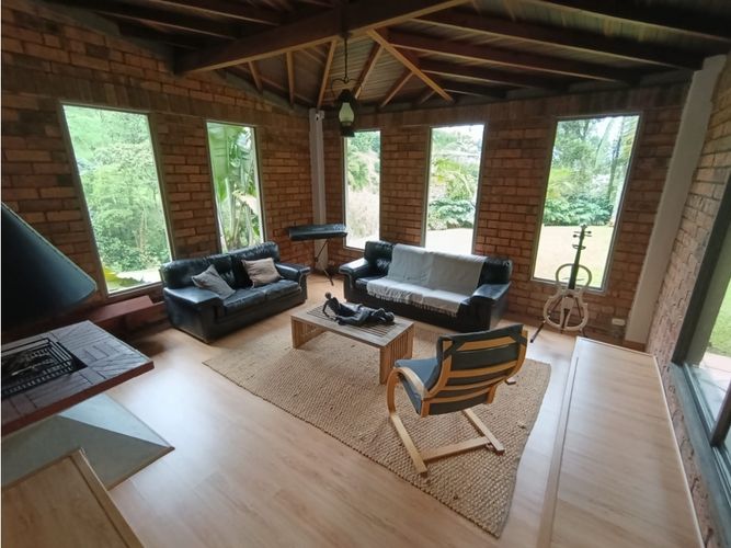 Casa de 5 alcobas en venta en La Doctora, Medellín, 198 m² · foto 2 de 24