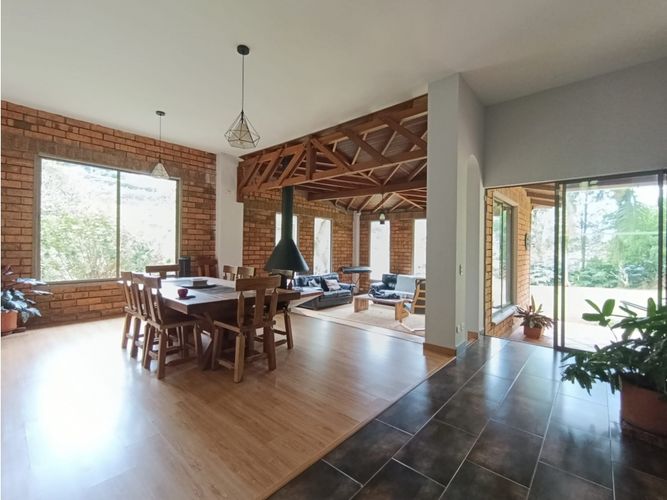 Casa de 5 alcobas en venta en La Doctora, Medellín, 198 m² · foto 3 de 24