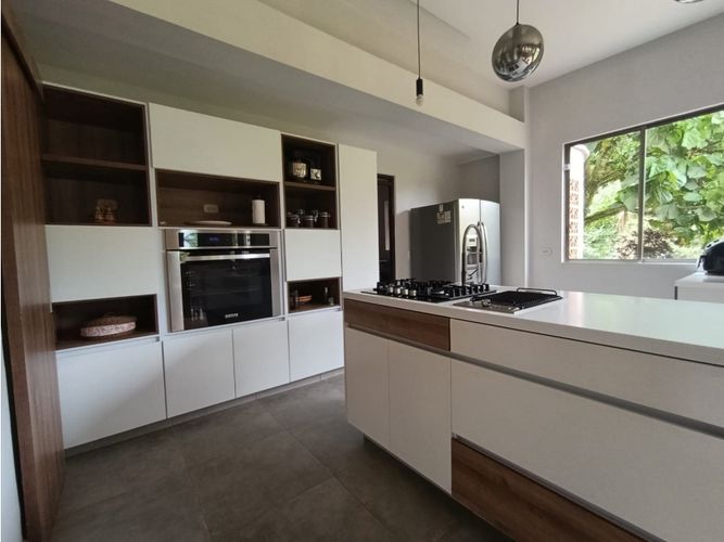 Casa de 5 alcobas en venta en La Doctora, Medellín, 198 m² · foto 6 de 24