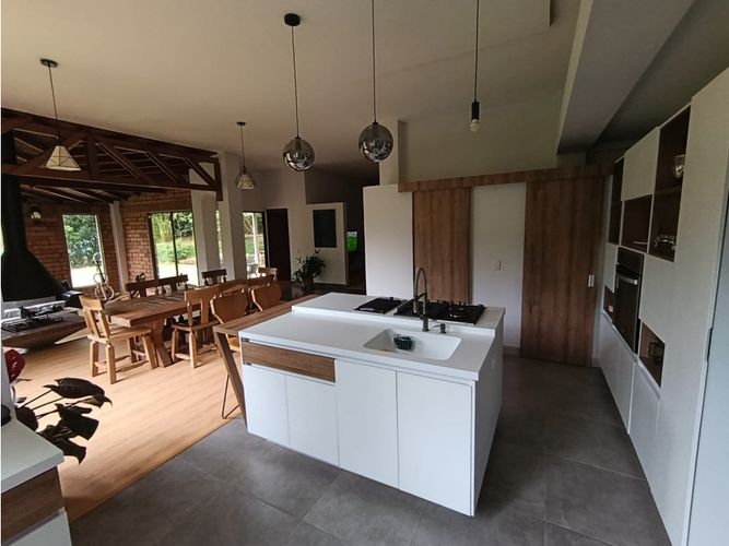 Casa de 5 alcobas en venta en La Doctora, Medellín, 198 m² · foto 8 de 24