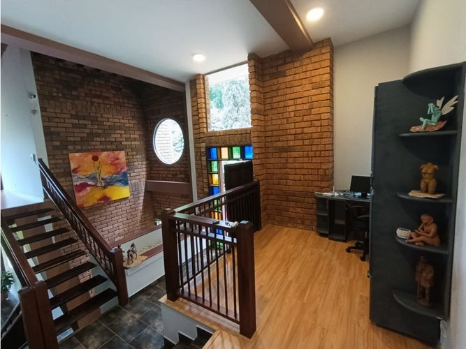 Casa de 5 alcobas en venta en La Doctora, Medellín, 198 m² · foto 13 de 24