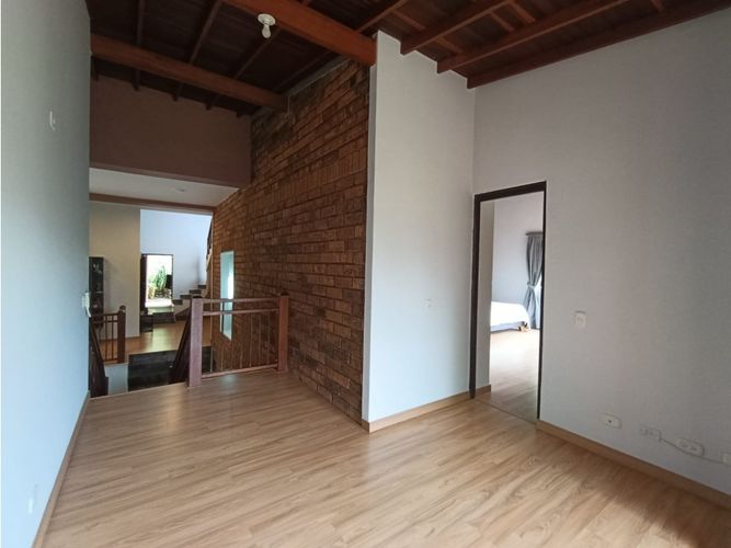 Casa de 5 alcobas en venta en La Doctora, Medellín, 198 m² · foto 14 de 24