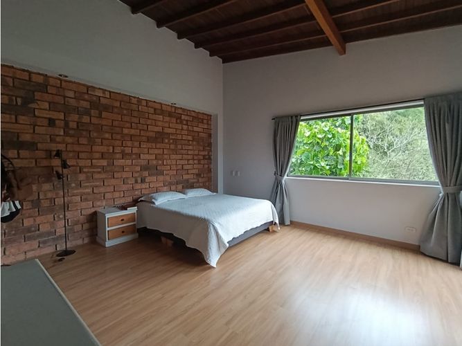 Casa de 5 alcobas en venta en La Doctora, Medellín, 198 m² · foto 16 de 24