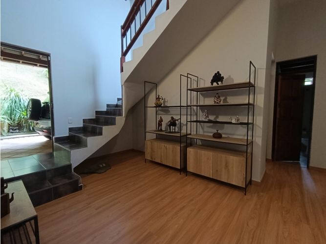 Casa de 5 alcobas en venta en La Doctora, Medellín, 198 m² · foto 20 de 24