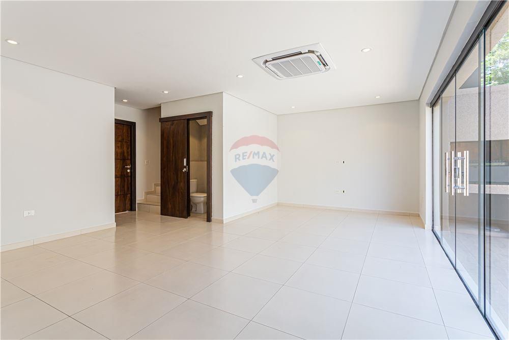 AM- Exclusivo Dúplex de Lujo en Venta: Vive la Distinción en el Corazón de Lambaré, Barrio Santa Luisa. — foto 3