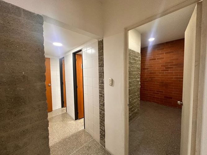Oficina en arriendo en El Poblado, Medellín, 134 m² · foto 3 de 7